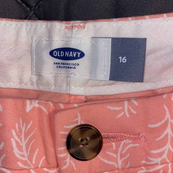 Old Navy Shorts Plus Size 16 NWOT - Picture 2 of 4